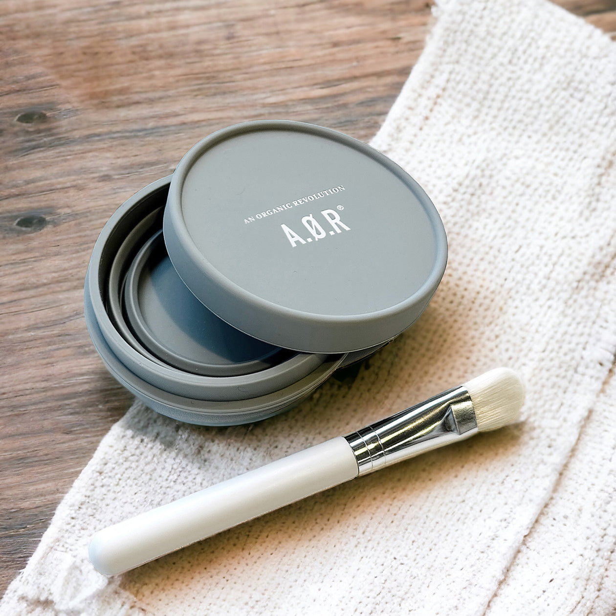 DETOX & BRIGHTEN CLAY MASK